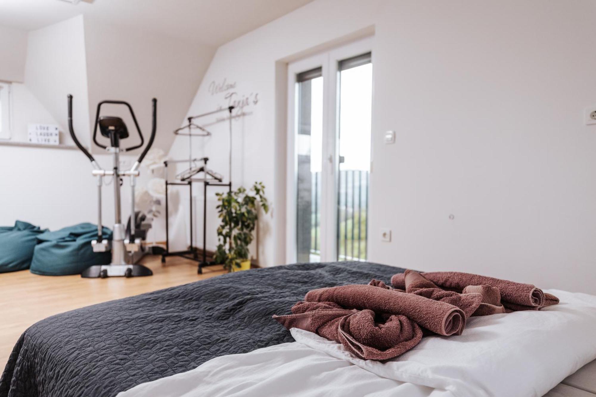 Tanja S Holiday Home In Nature With Sauna And Hot Tub Gorica pri Slivnici Exteriör bild