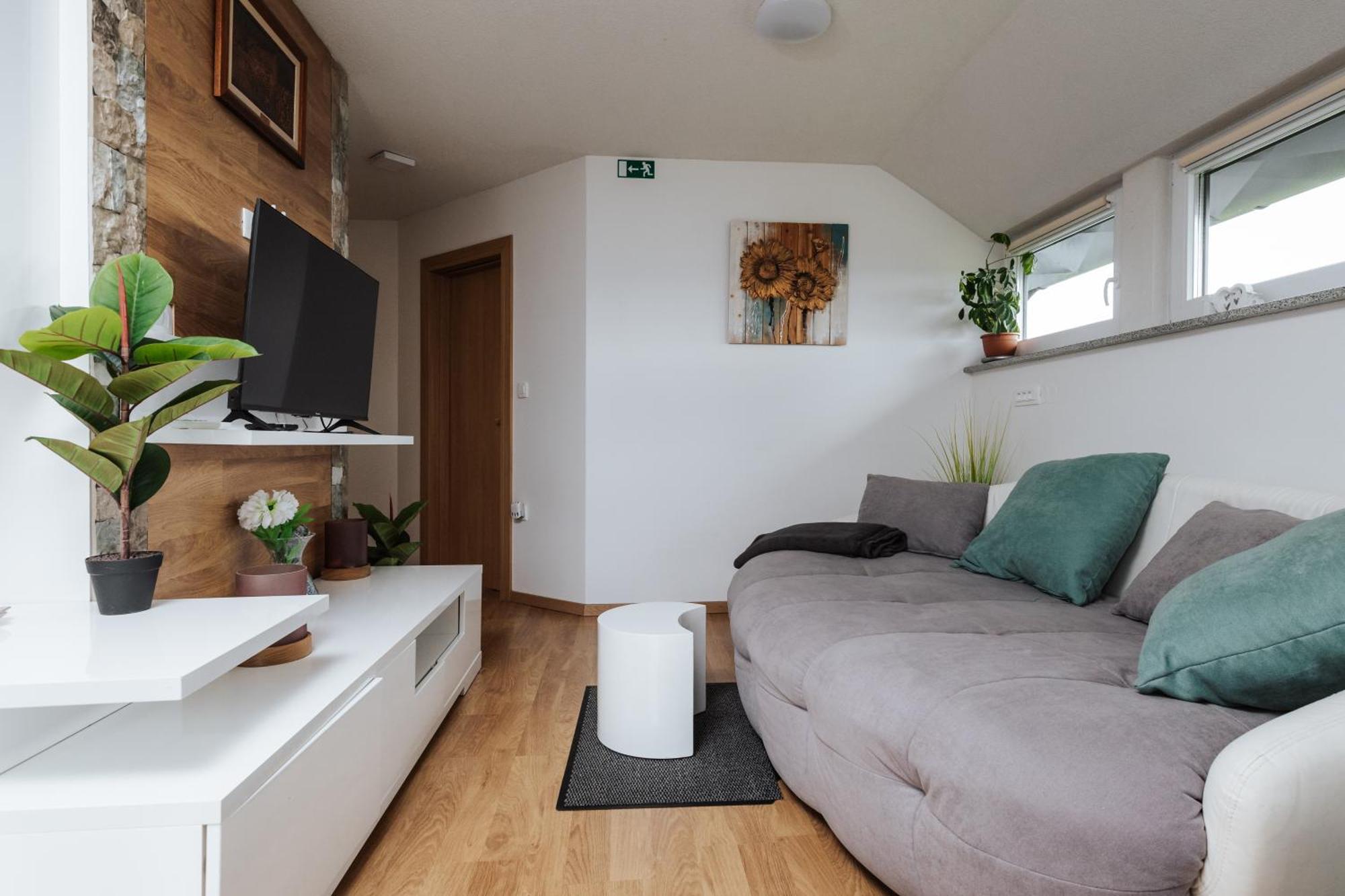 Tanja S Holiday Home In Nature With Sauna And Hot Tub Gorica pri Slivnici Exteriör bild